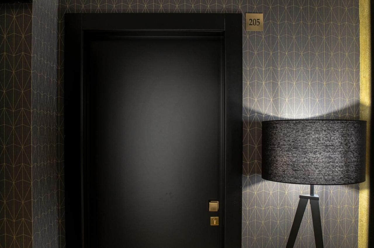 Plebiscito Boutique Rooms Наполи Екстериор снимка